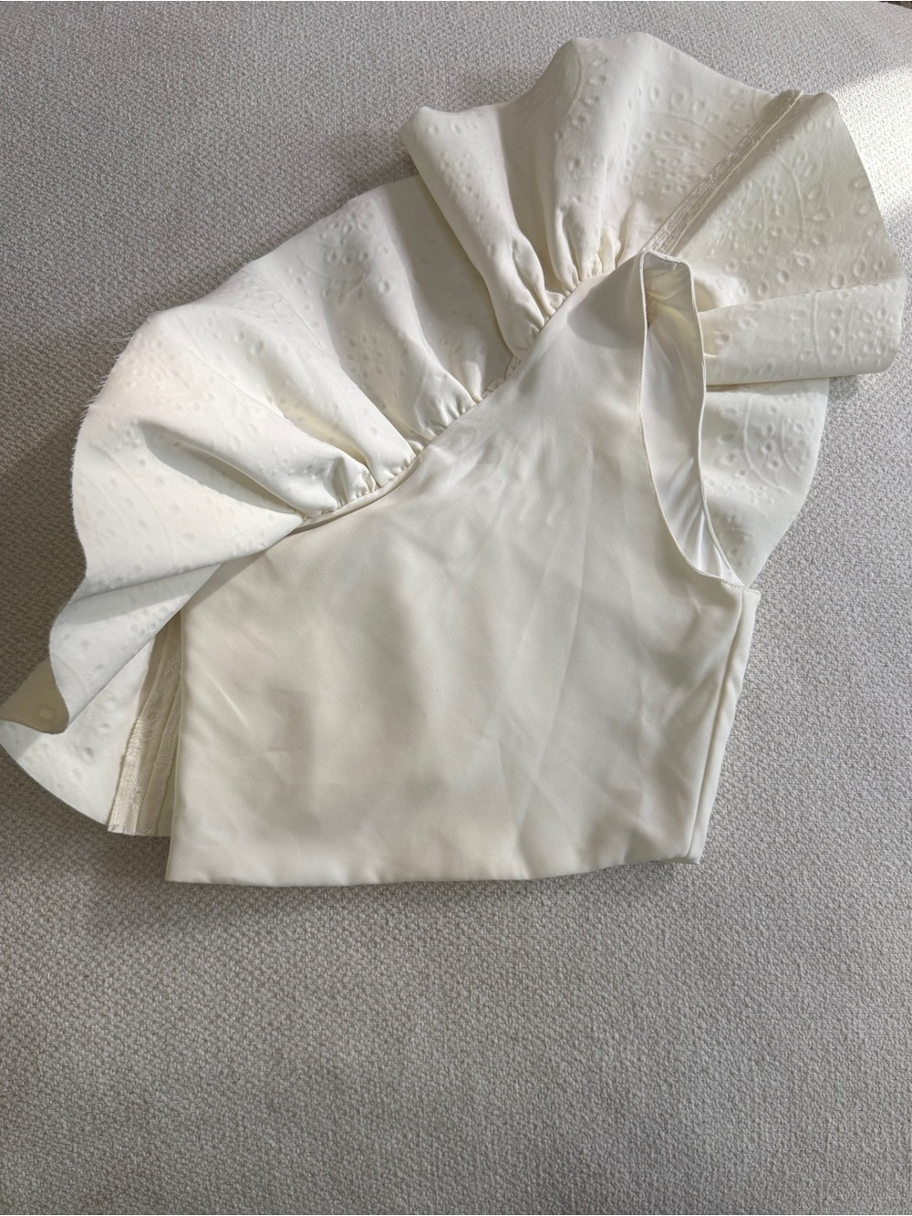 Off White Eyelet Ruffle Top - Picture 4 of 6